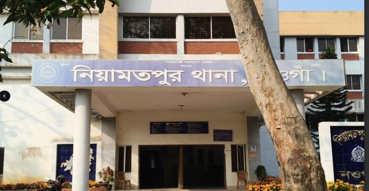 নওগাঁয় গরুবোঝাই ভুটভুটি পুকুরে উল্টে প্রাণ গেল ব্যবসায়ীর, আহত ৫ জন