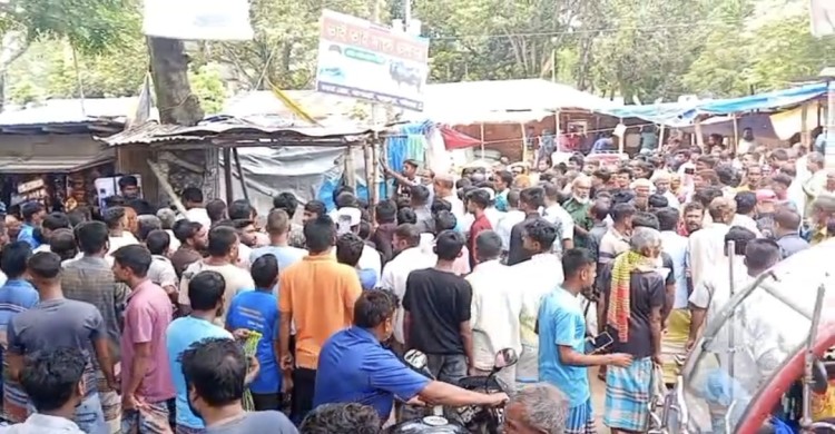 বরবটি রাখা নিয়ে কথাকাটাকাটি: সাদুল্লাপুরে মাদ্রাসার পিওনকে মারধর, মাংস ভান্ডার উচ্ছেদ